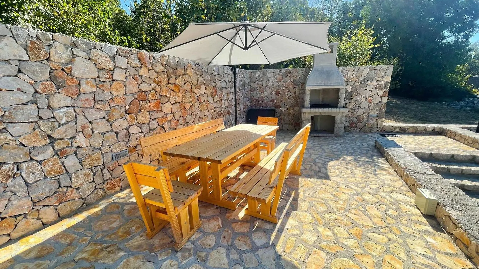 Beautiful Holiday Home With Swimming Pool Drivenik