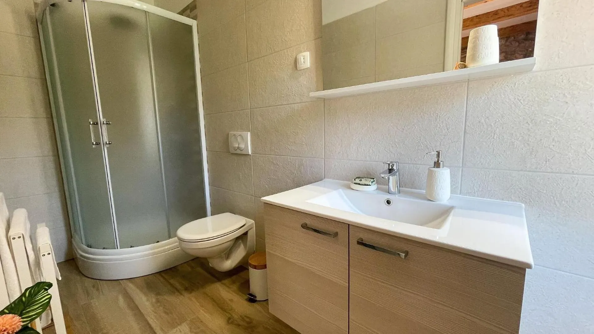 Beautiful Holiday Home With Swimming Pool Drivenik