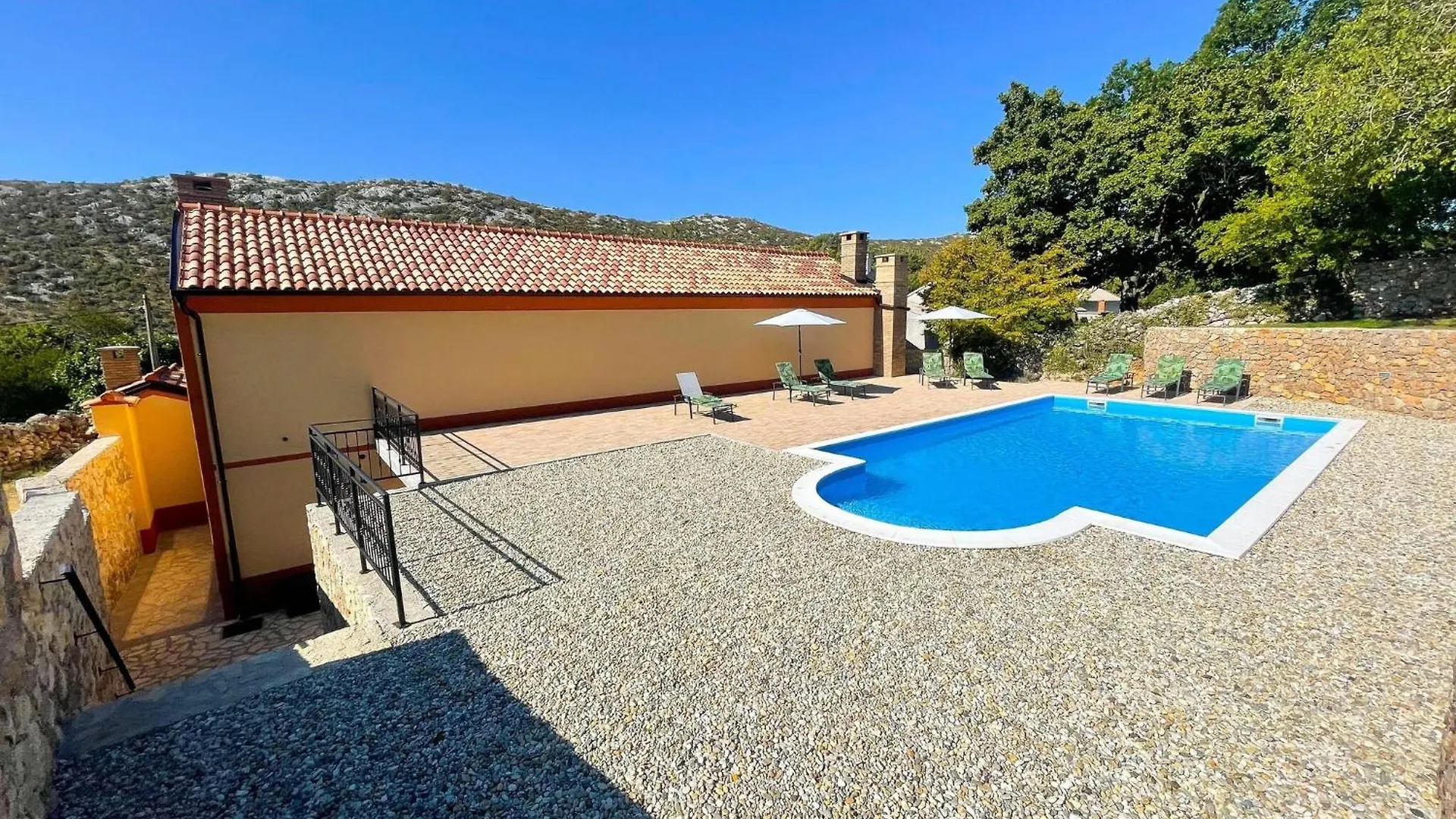 Beautiful Holiday Home With Swimming Pool Drivenik