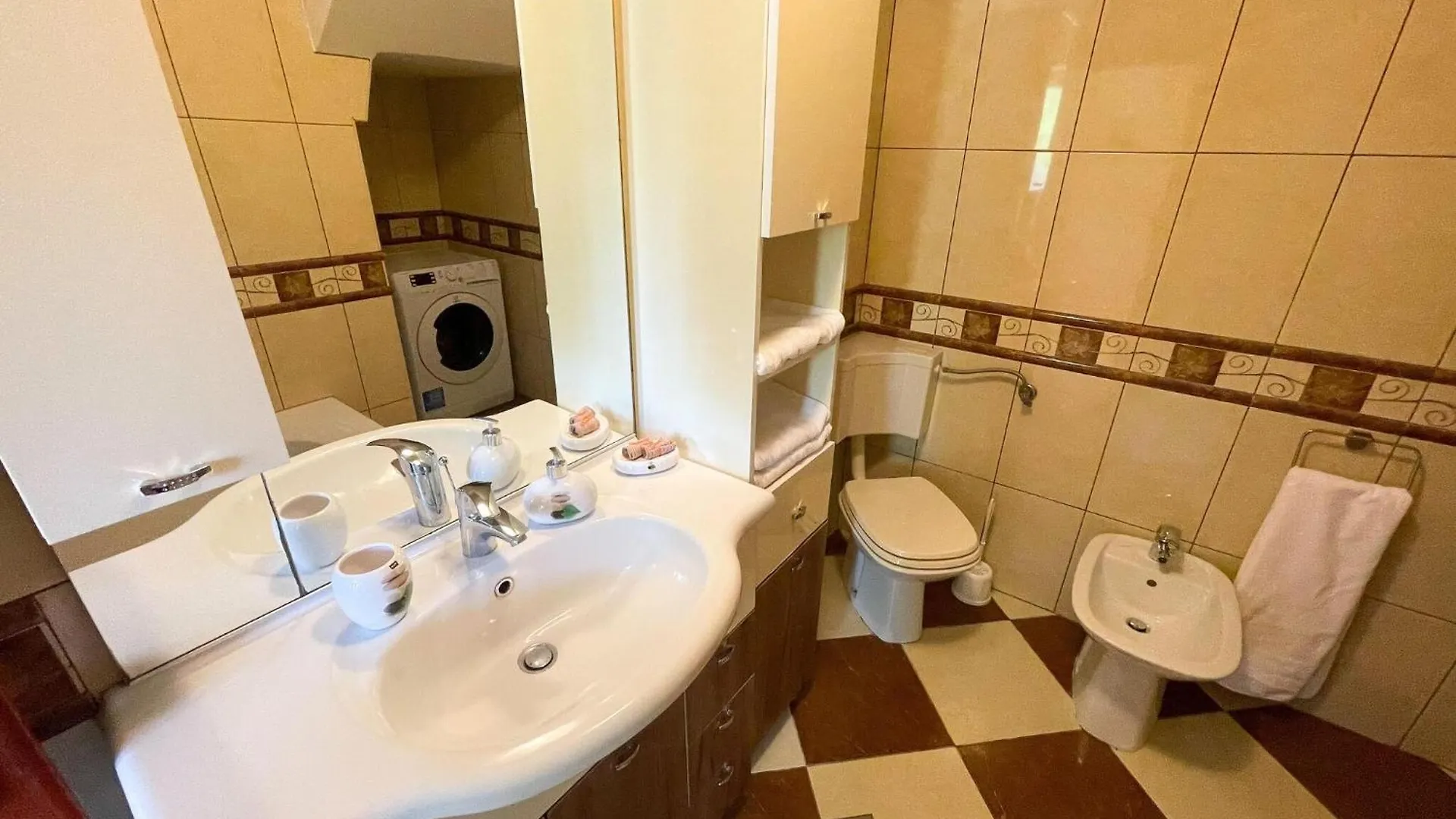 Beautiful Holiday Home With Swimming Pool Drivenik