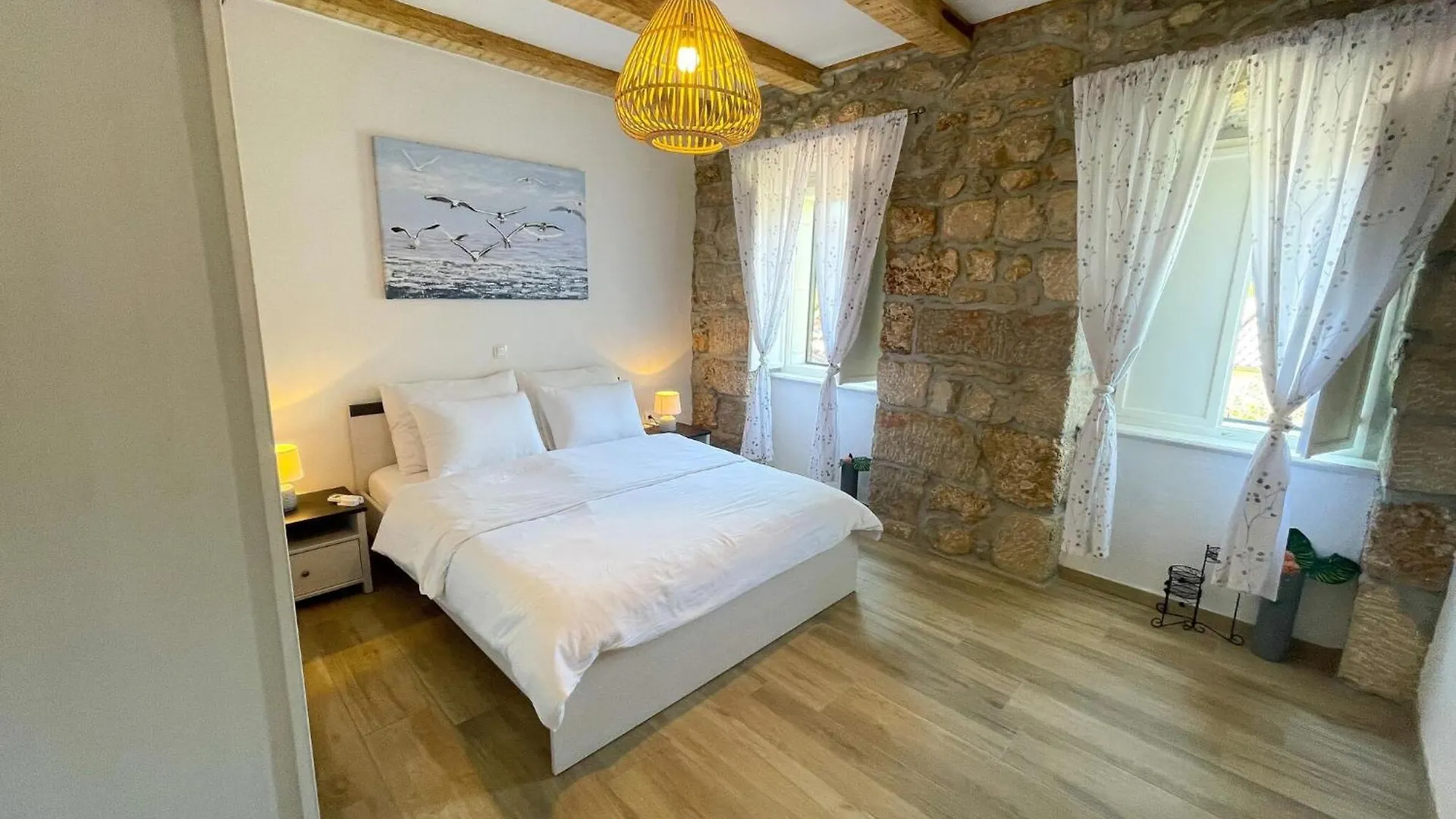 Beautiful Holiday Home With Swimming Pool Drivenik