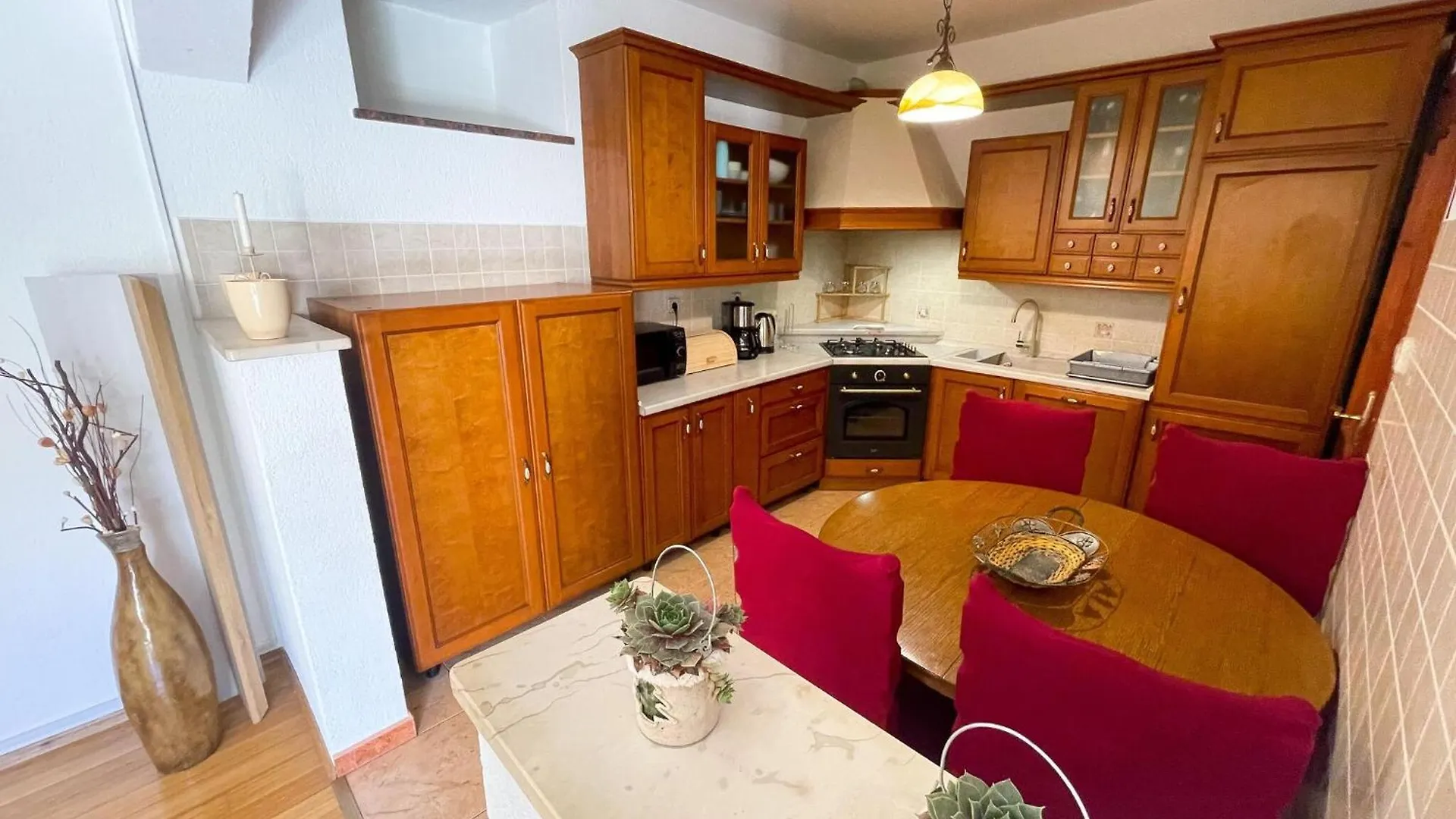 Beautiful Holiday Home With Swimming Pool Drivenik